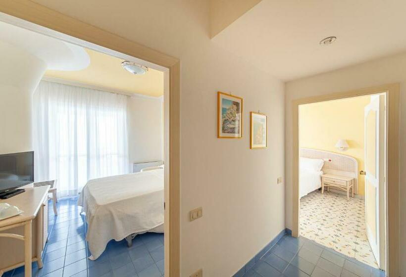 家庭间, Club Due Torri