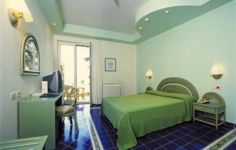 Triple Room Sea View, Club Due Torri