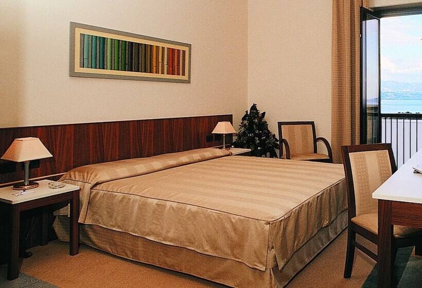 Номер Стандарт, Europa Palace