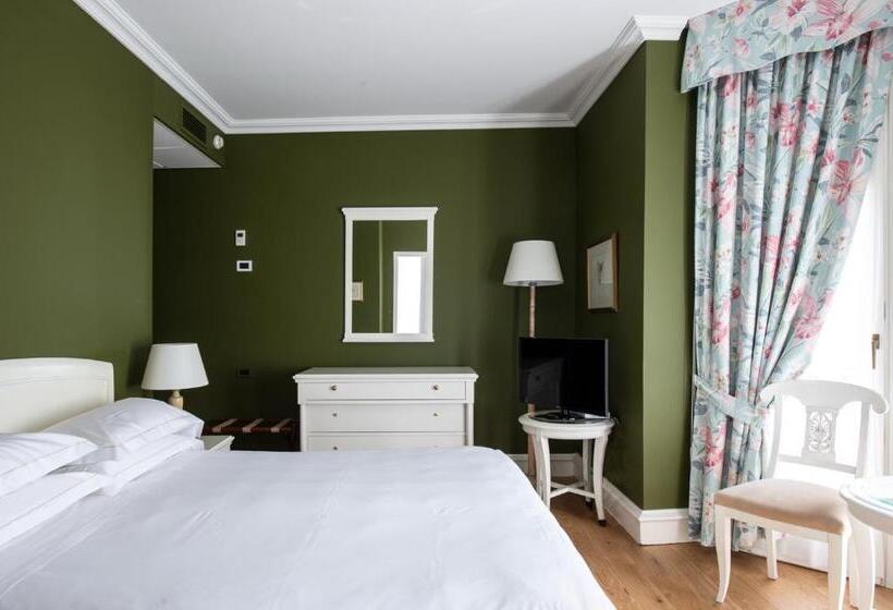 带阳台的豪华间, Franceschi