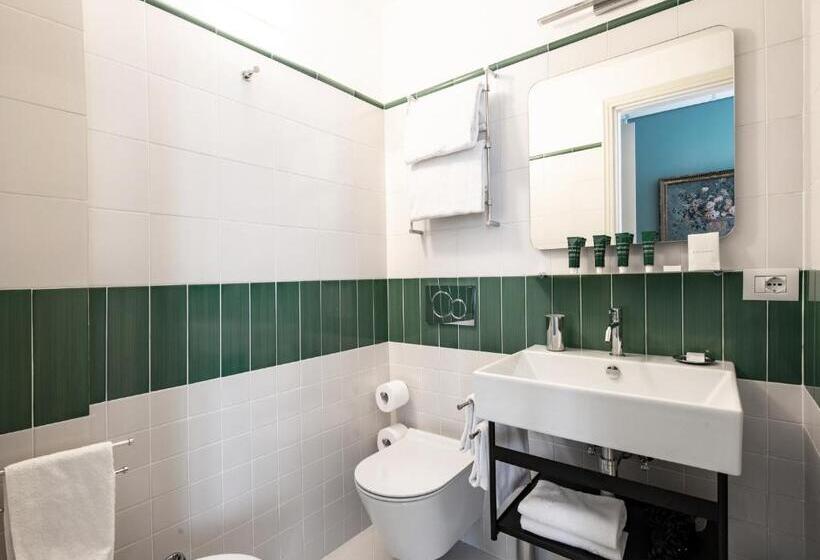 带阳台的豪华间, Franceschi