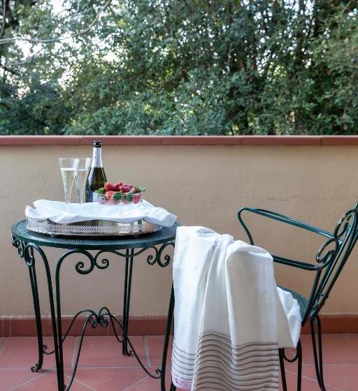 带阳台的豪华间, Franceschi