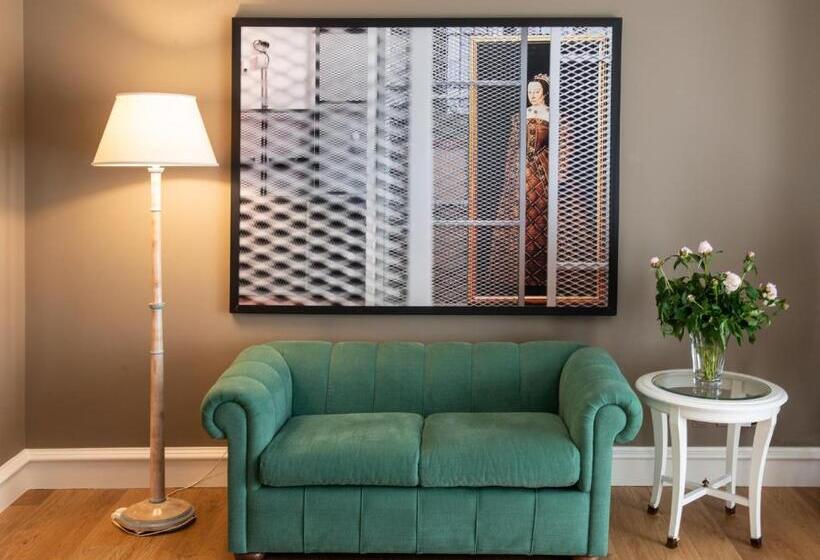 小型套房带阳台, Franceschi