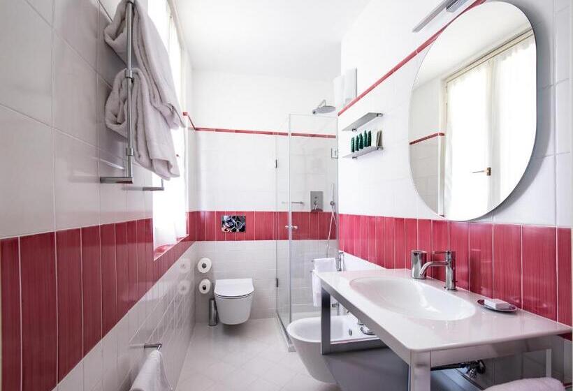 豪华三人间, Franceschi