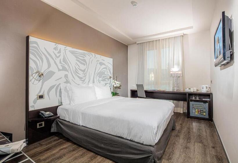 غرفة كومفورت, Franz