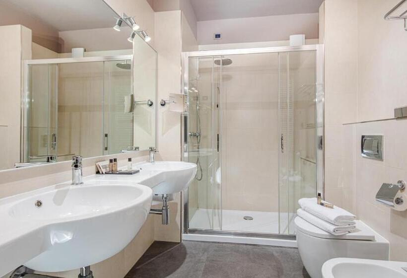 جناح جونيور, Franz