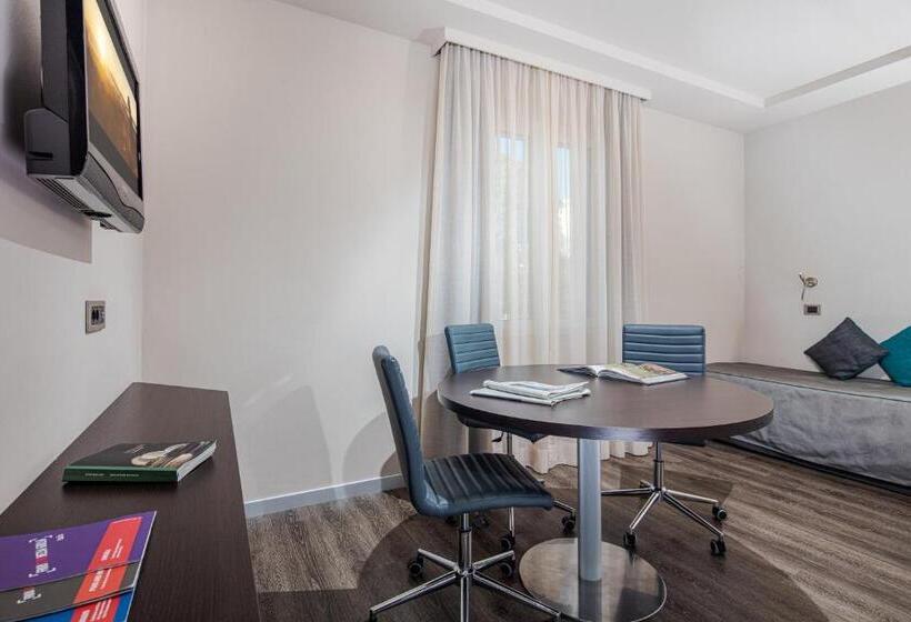 جناح جونيور, Franz