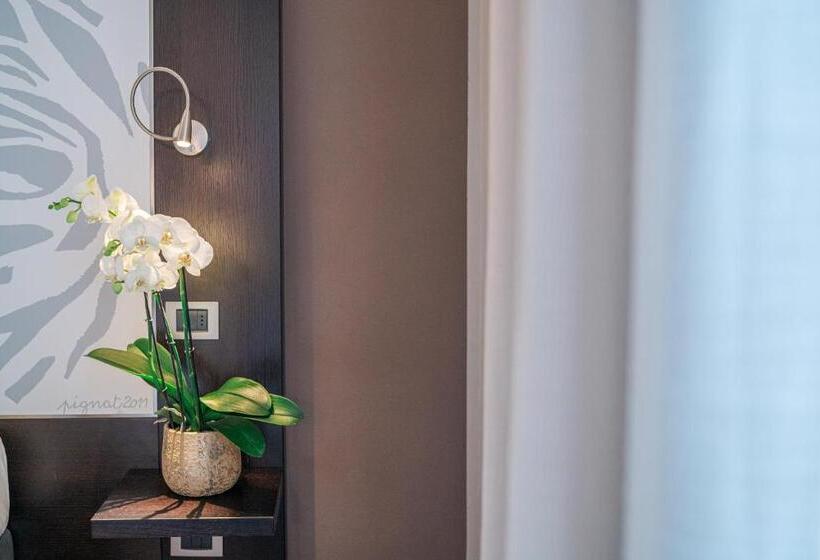 جناح جونيور, Franz