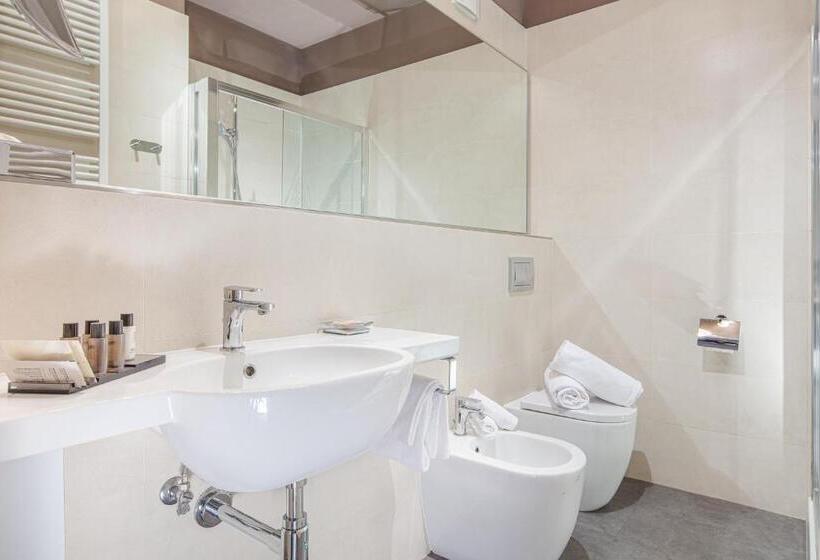 غرفة سوبيريور مطلّة علي الحديقة, Franz