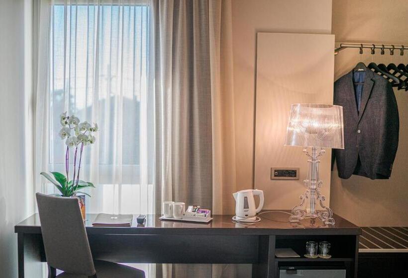 غرفة سوبيريور مطلّة علي الحديقة, Franz