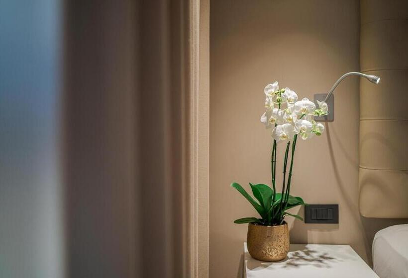 غرفة سوبيريور مطلّة علي الحديقة, Franz