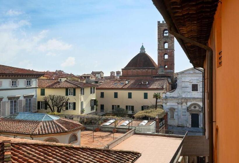 اتاق استاندارد با چشمانداز شهر, Grand Universe Lucca, Autograph Collection