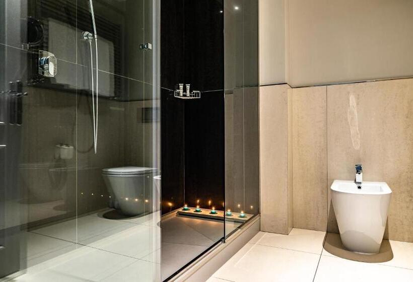 베이직 룸 더블 침대, Grande Italia