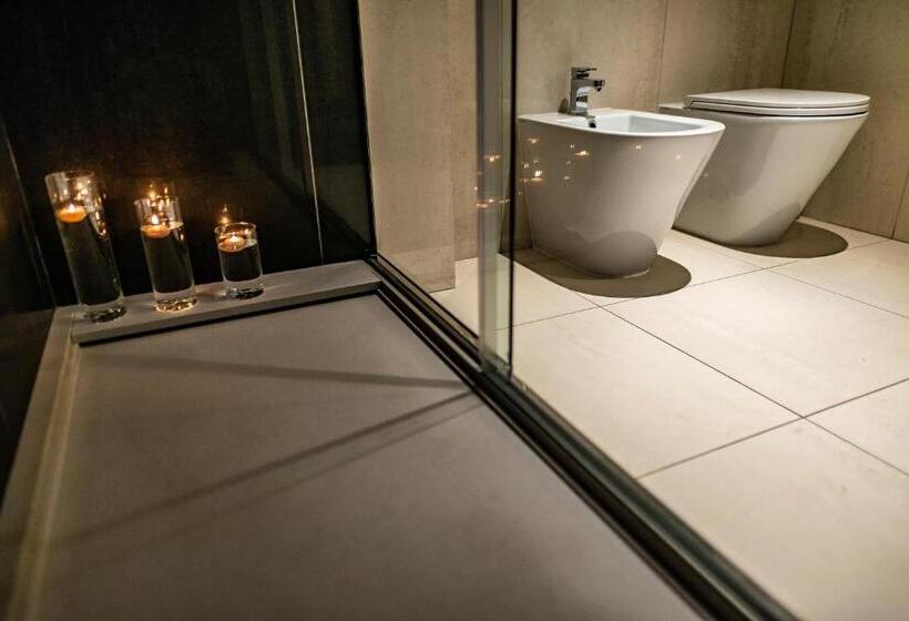 베이직 룸 더블 침대, Grande Italia