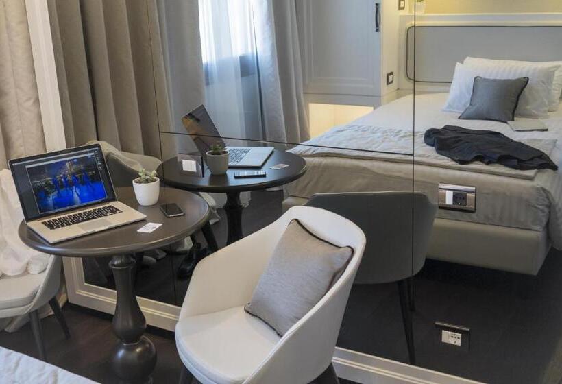 베이직 룸 더블 침대, Grande Italia