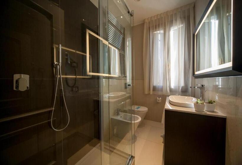 이코노미 룸, Grande Italia