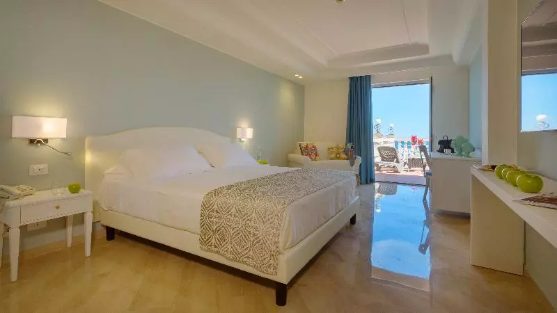 اتاق لوکس, Hellenia Yachting Hotel & Spa