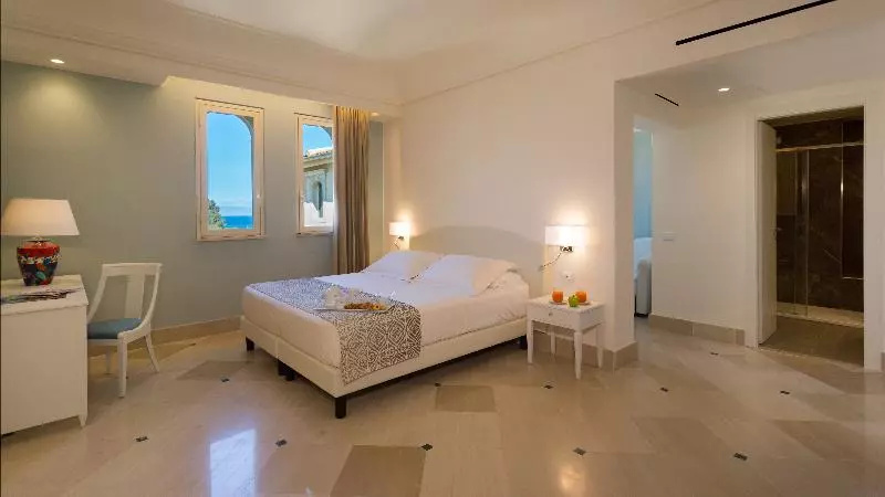 اتاق لوکس چهار تخته, Hellenia Yachting Hotel & Spa