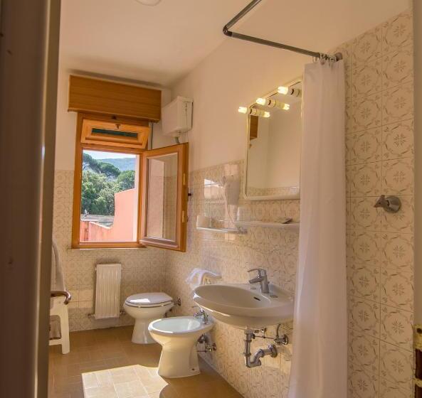 ベーシックルーム, La Feluca