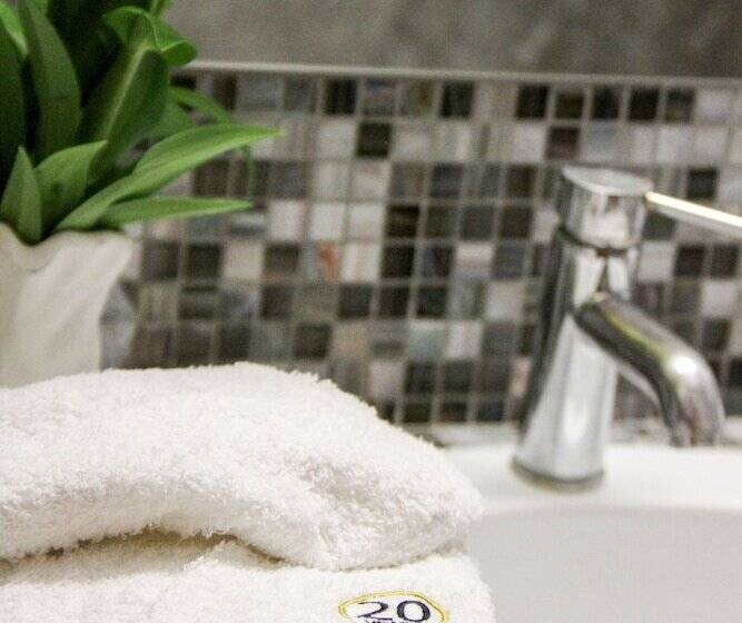 חדר סטנדרט לשלושה, Park