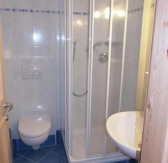 スタンダードトリプルルーム, Pausa