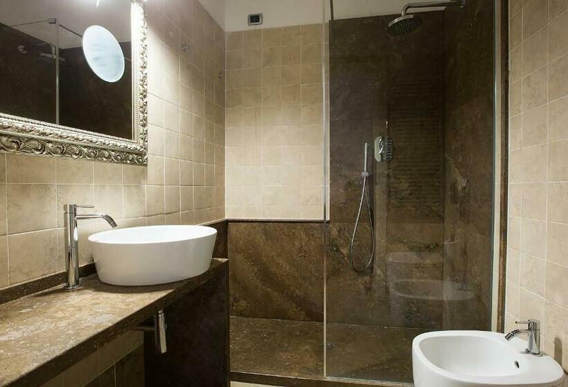 اتاق استاندارد سه نفره, Relais Hotel Centrale Dimora Storica