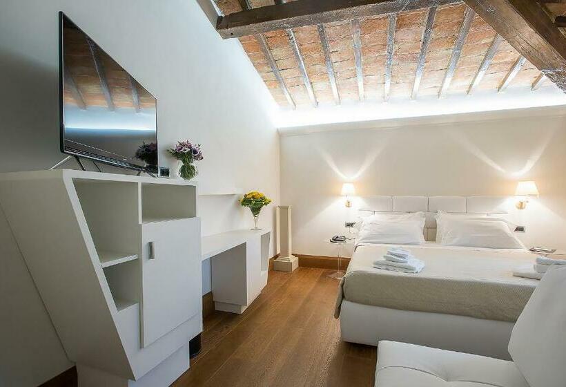 سوییت جونیور, Relais Hotel Centrale Dimora Storica