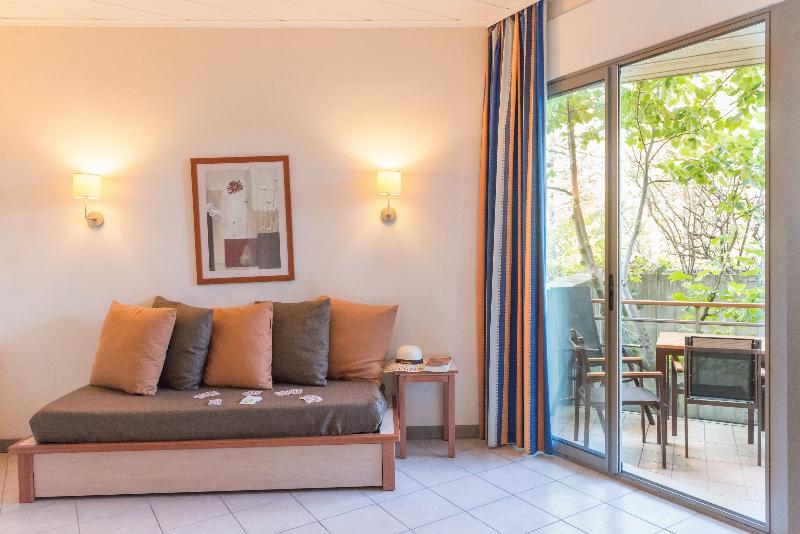 اتاق استاندارد سه نفره, Renaissance