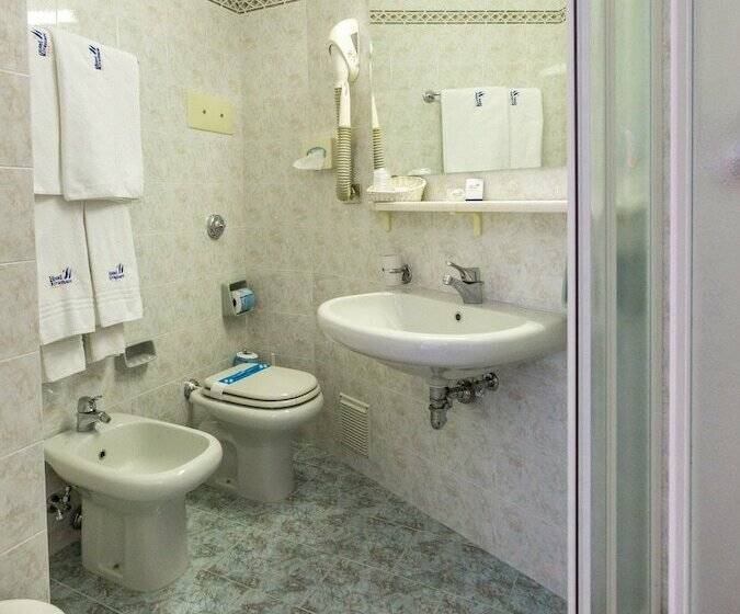 小型套房侧面可观海景, Rivamare