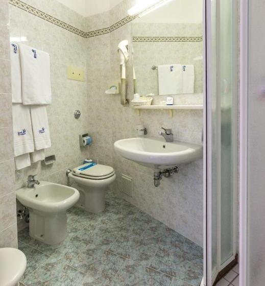 标准间侧面带海景, Rivamare