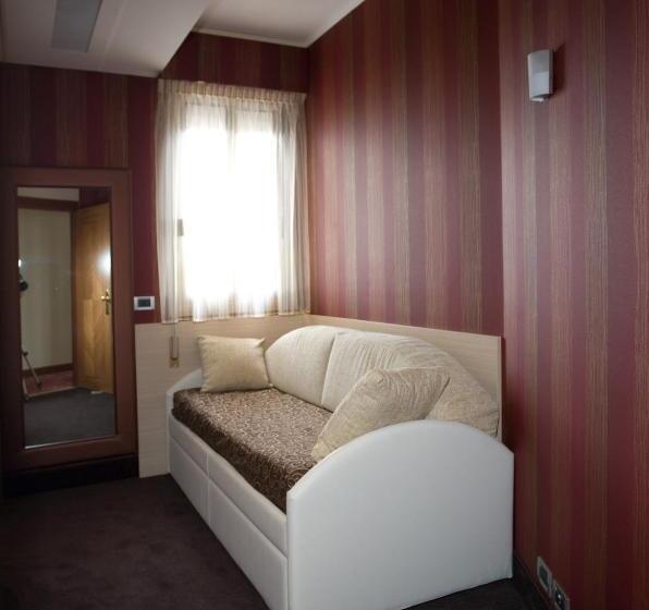 小型套房侧面可观海景, Rivamare