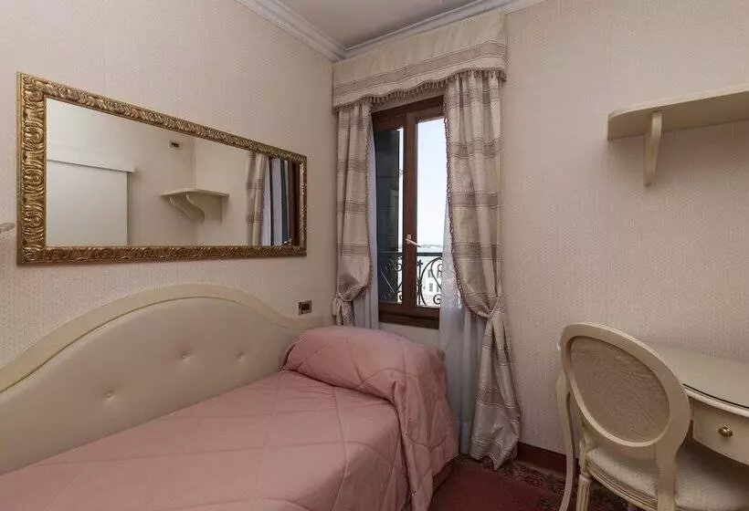 اتاق استاندارد یک نفره, Riviera Venezia Lido