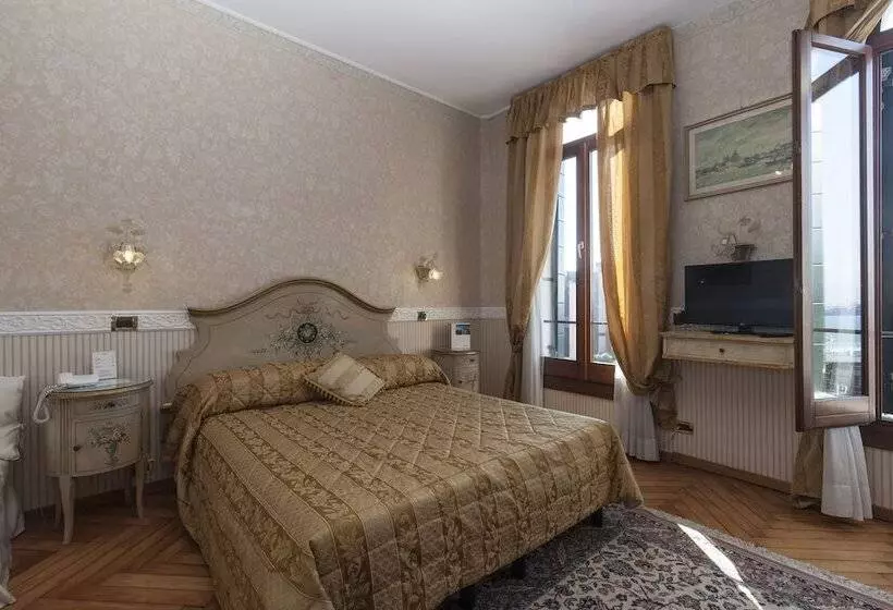 Superior room with lake view, Riviera Venezia Lido