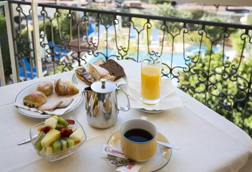 سوییت جونیور با چشم‌انداز استخر, Torino Wellness & Spa