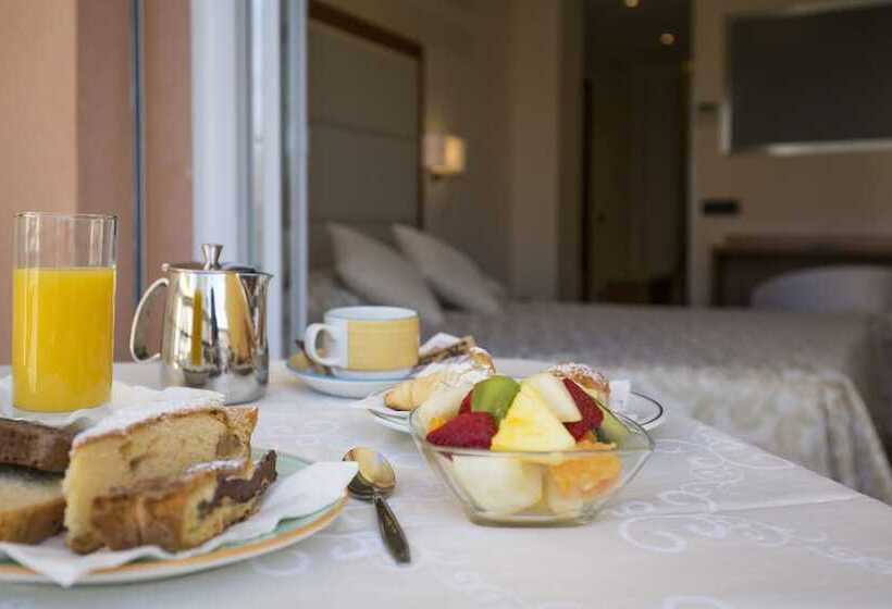 جناح جونيور مطلّ علي حمام السباحة, Torino Wellness & Spa