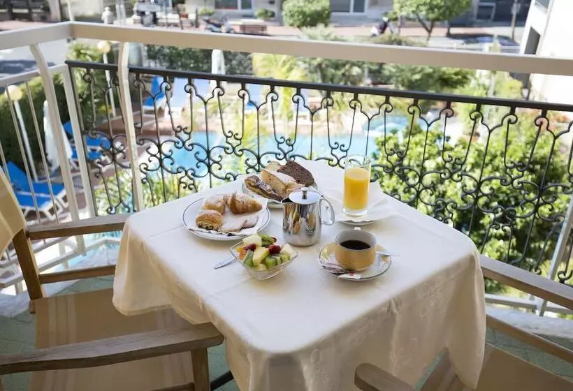 سوییت جونیور با چشم‌انداز استخر, Torino Wellness & Spa