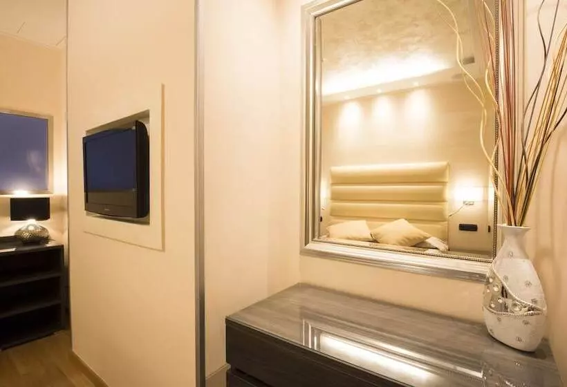 سوییت جونیور با چشم‌انداز استخر, Torino Wellness & Spa