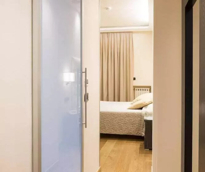 سوییت جونیور با چشم‌انداز استخر, Torino Wellness & Spa