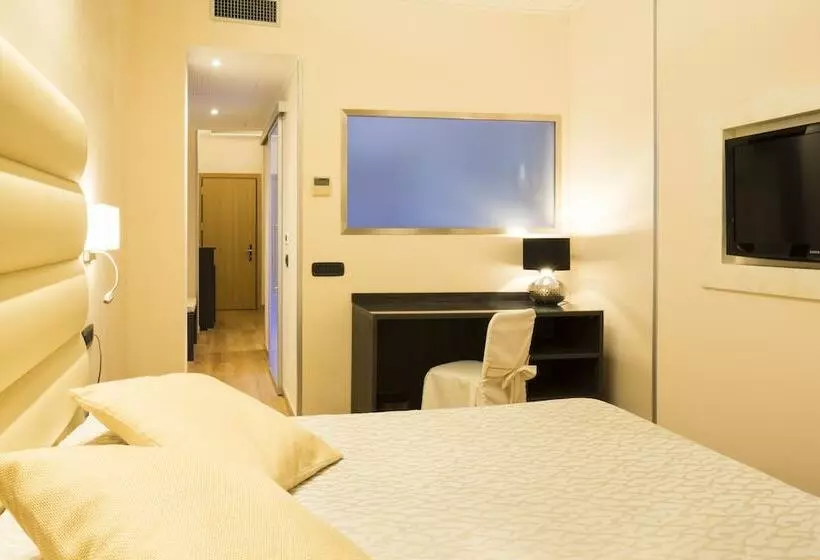سوییت جونیور با چشم‌انداز استخر, Torino Wellness & Spa