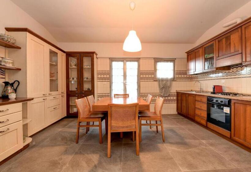 1 Bedroom Apartment Lake View, Tripoli