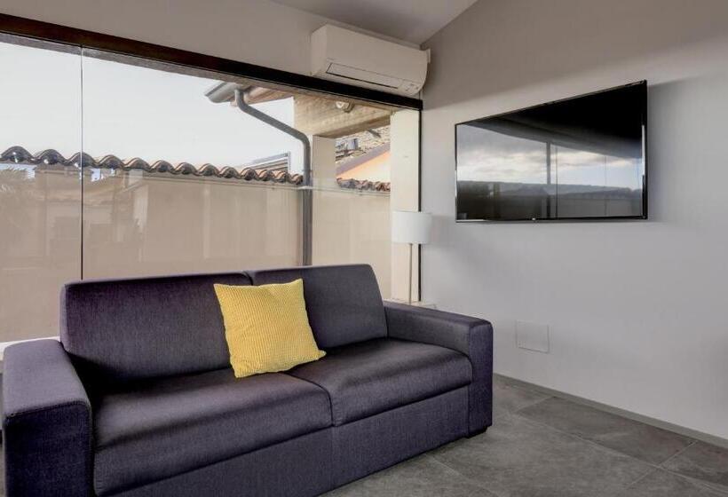 1 Bedroom Apartment Lake View, Tripoli