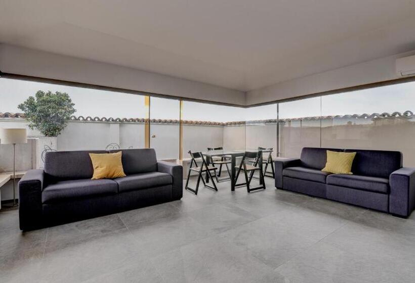 1 Bedroom Apartment Lake View, Tripoli