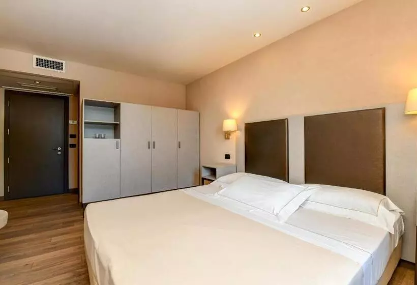 Standard-huone Järvinäkymä, Tripoli