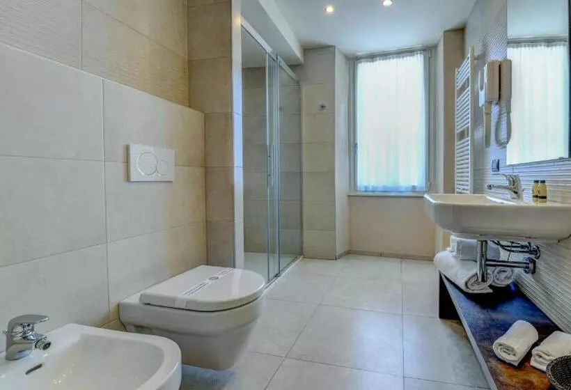 Deluxe-huone Järvinäkymä, Tripoli
