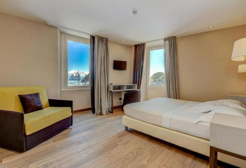 Номер Deluxe Вид на Озеро, Tripoli