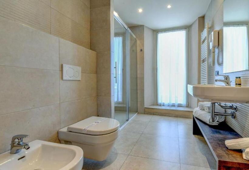 Номер Deluxe Вид на Озеро, Tripoli