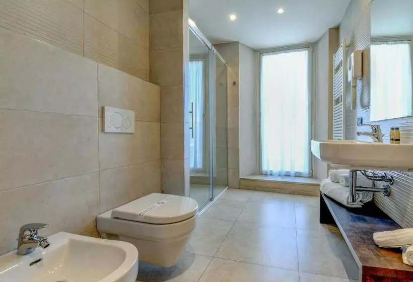 Deluxe-huone Järvinäkymä, Tripoli