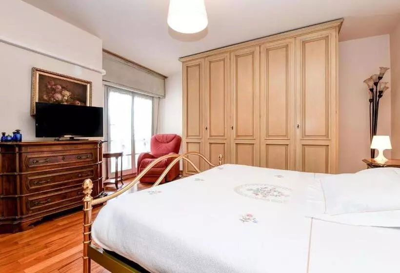 1 Bedroom Apartment Lake View, Tripoli