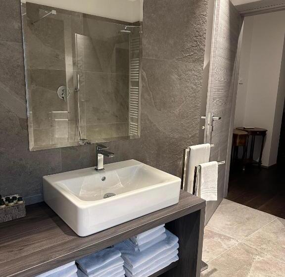 1 Bedroom Apartment Lake View, Tripoli