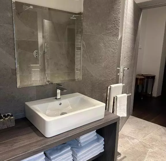 1 Bedroom Apartment Lake View, Tripoli